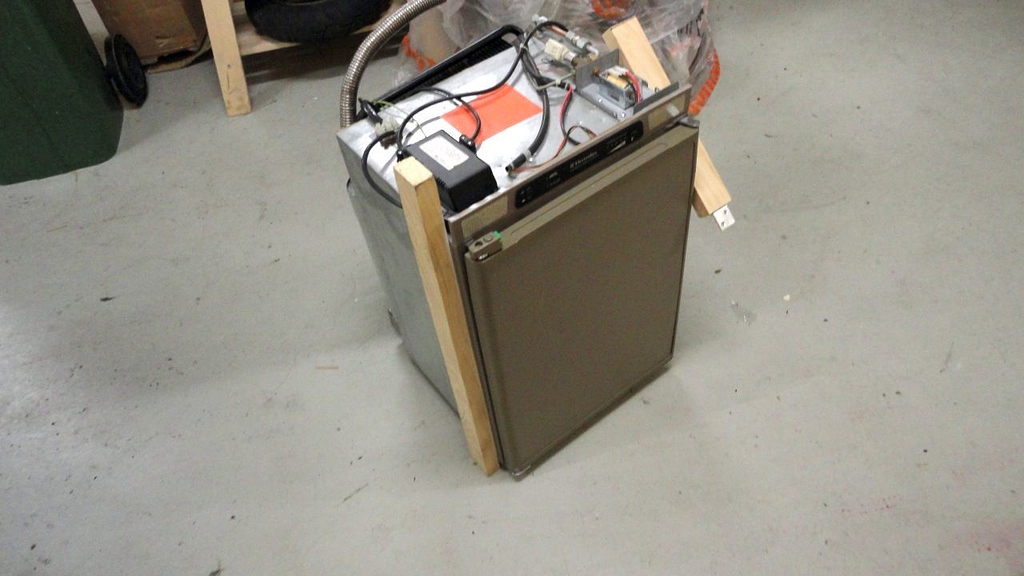 Absorber-Kühlbox Dometic, kaum gebraucht, nur Stromanschluss