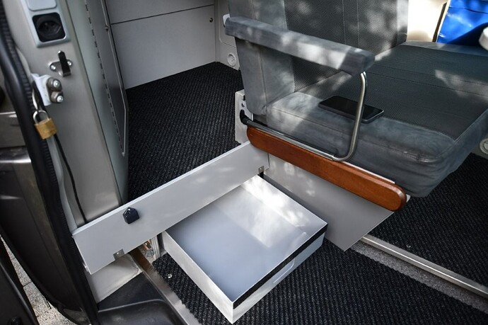 Staufach unter Heckküche