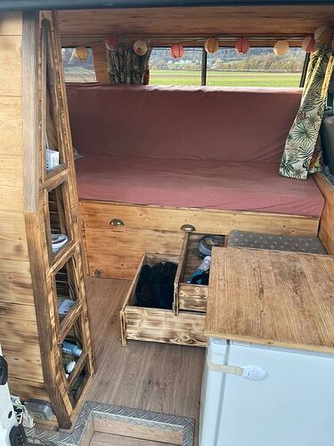 vw-t4-mit-einzigartigem-ausbau-3