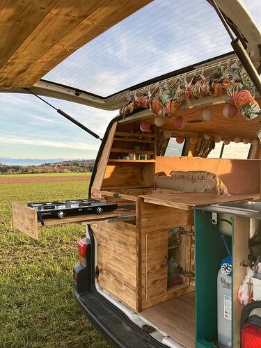 vw-t4-mit-einzigartigem-ausbau-2